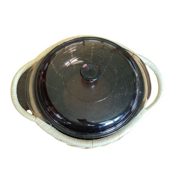 Pyrex 1.5 L Purple Lidded Casserole Bake Dish Wicker Basket Cozy - Picture 7 of 9